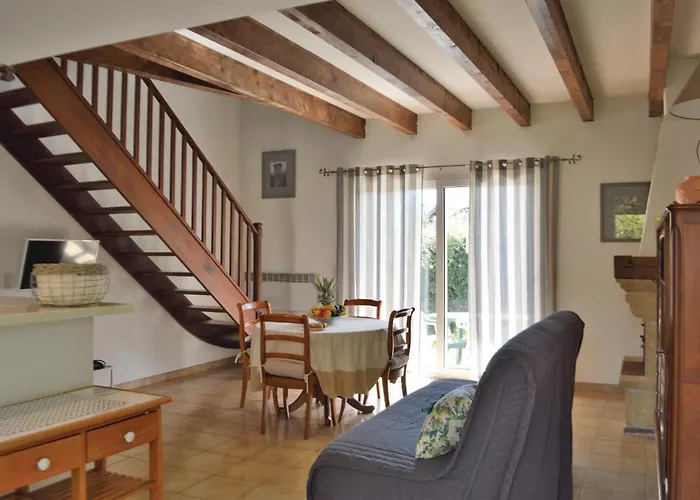 Vakantiehuis 3 Bedroom Lovely In *