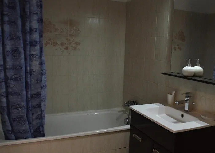 Vakantiehuis 3 Bedroom Lovely In