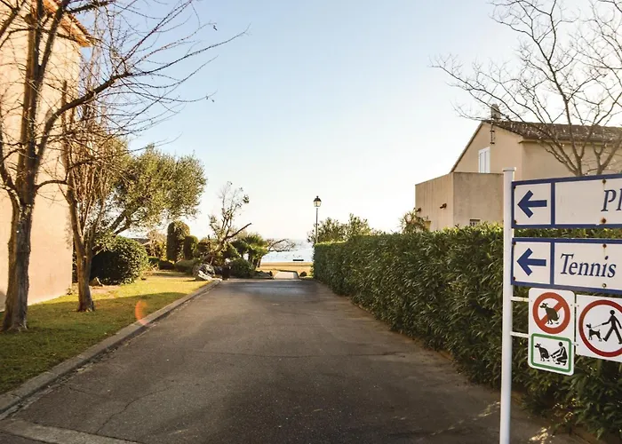 Vakantiehuis 3 Bedroom Lovely In *