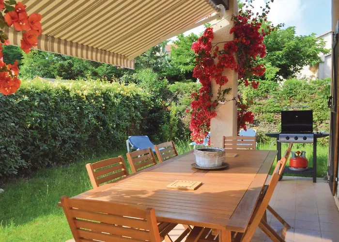 Vakantiehuis 3 Bedroom Lovely In