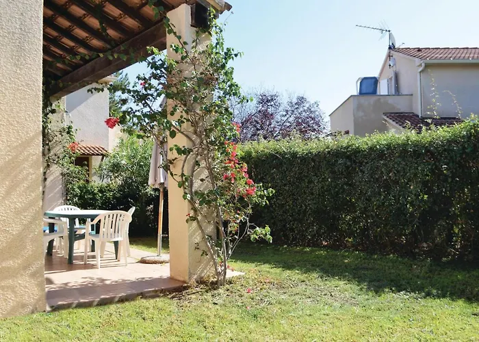 Vakantiehuis 3 Bedroom Lovely In Cervione